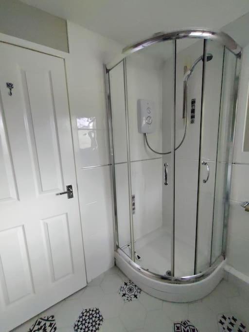 Villa The Nook Located In A Beautiful Garden Setting With Parking Stratford-upon-Avon Exterior foto