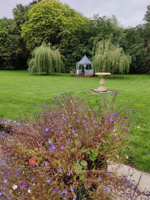 Villa The Nook Located In A Beautiful Garden Setting With Parking Stratford-upon-Avon Exterior foto